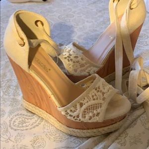 Tie up wedges